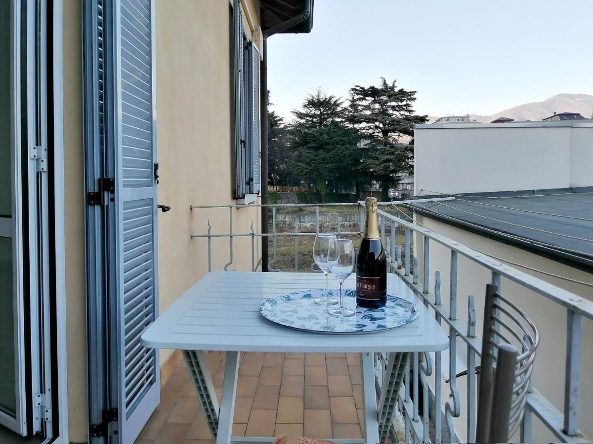 Appartamento Aida - Near The Center With Private Parking E Ac Como Exterior foto